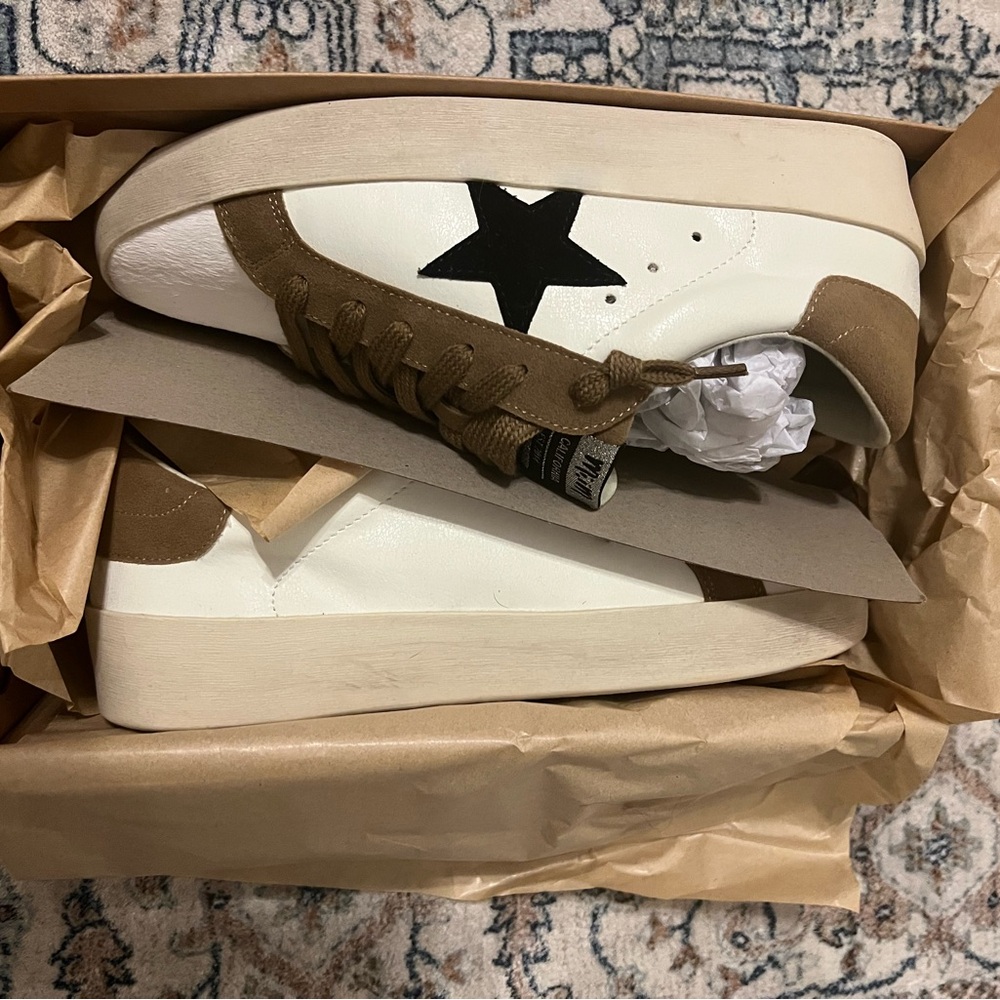 White and Brown Sneakers with Minimalist Design - Picture 3 of 3